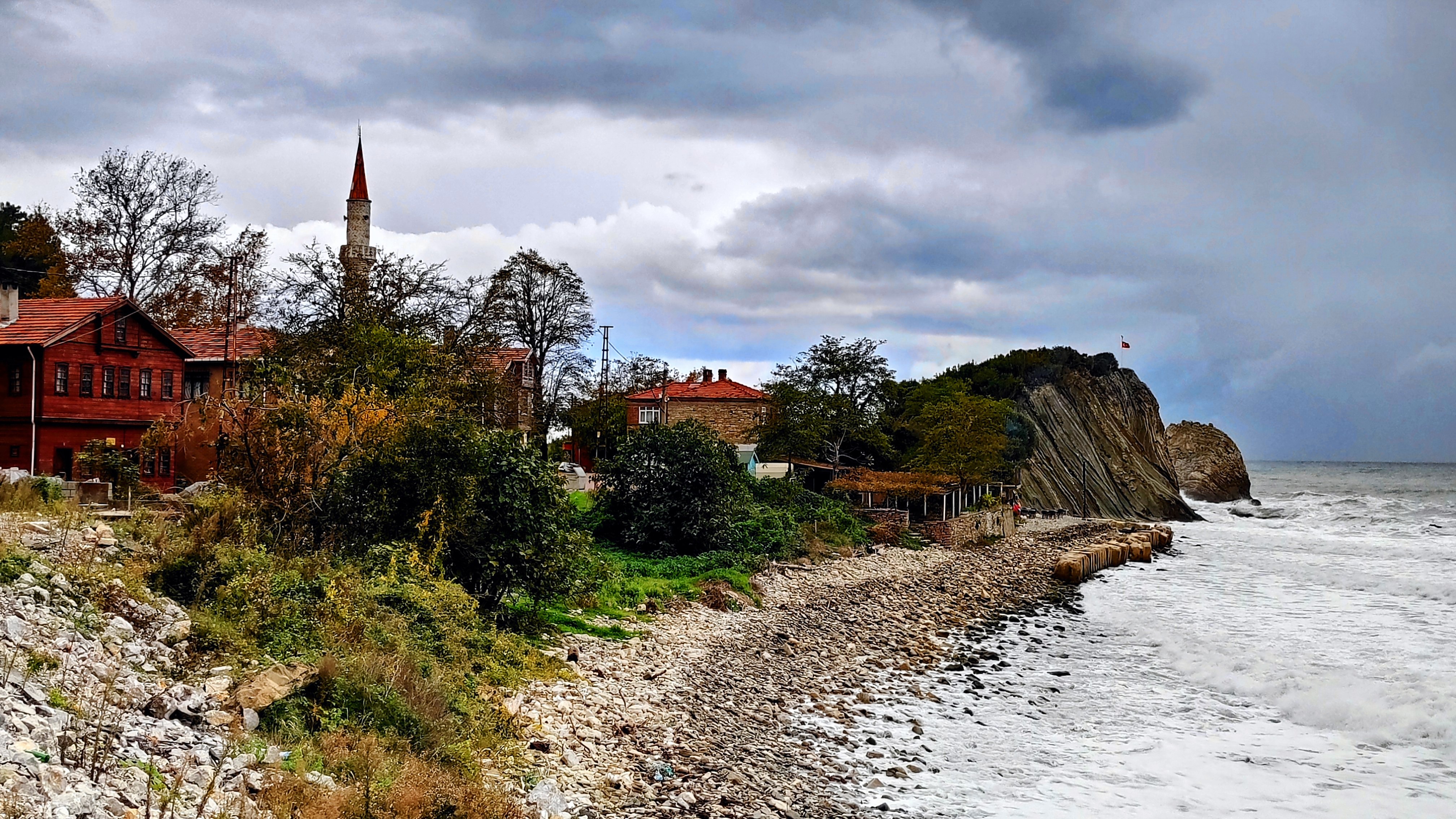 İÇİMİZDEN BİRİ (AYIN KONUĞU)  - HAZİRAN