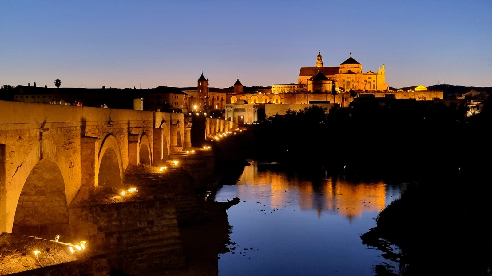 İÇİMİZDEN BİRİ (AYIN KONUĞU)- NİSAN