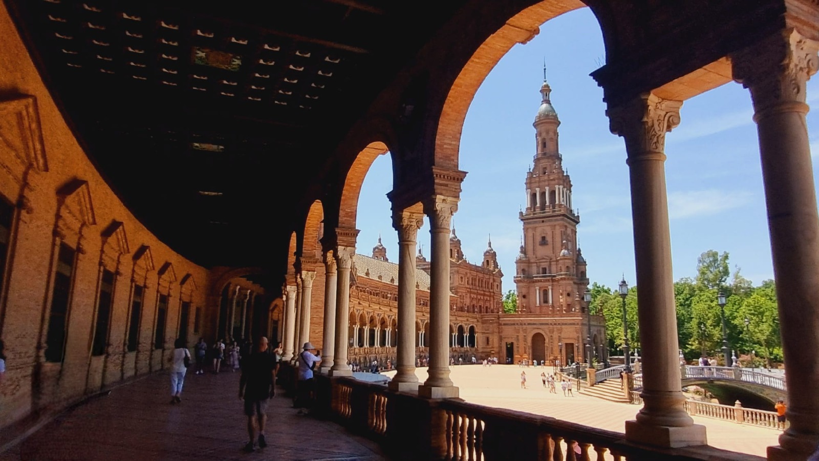 İÇİMİZDEN BİRİ (AYIN KONUĞU)- NİSAN