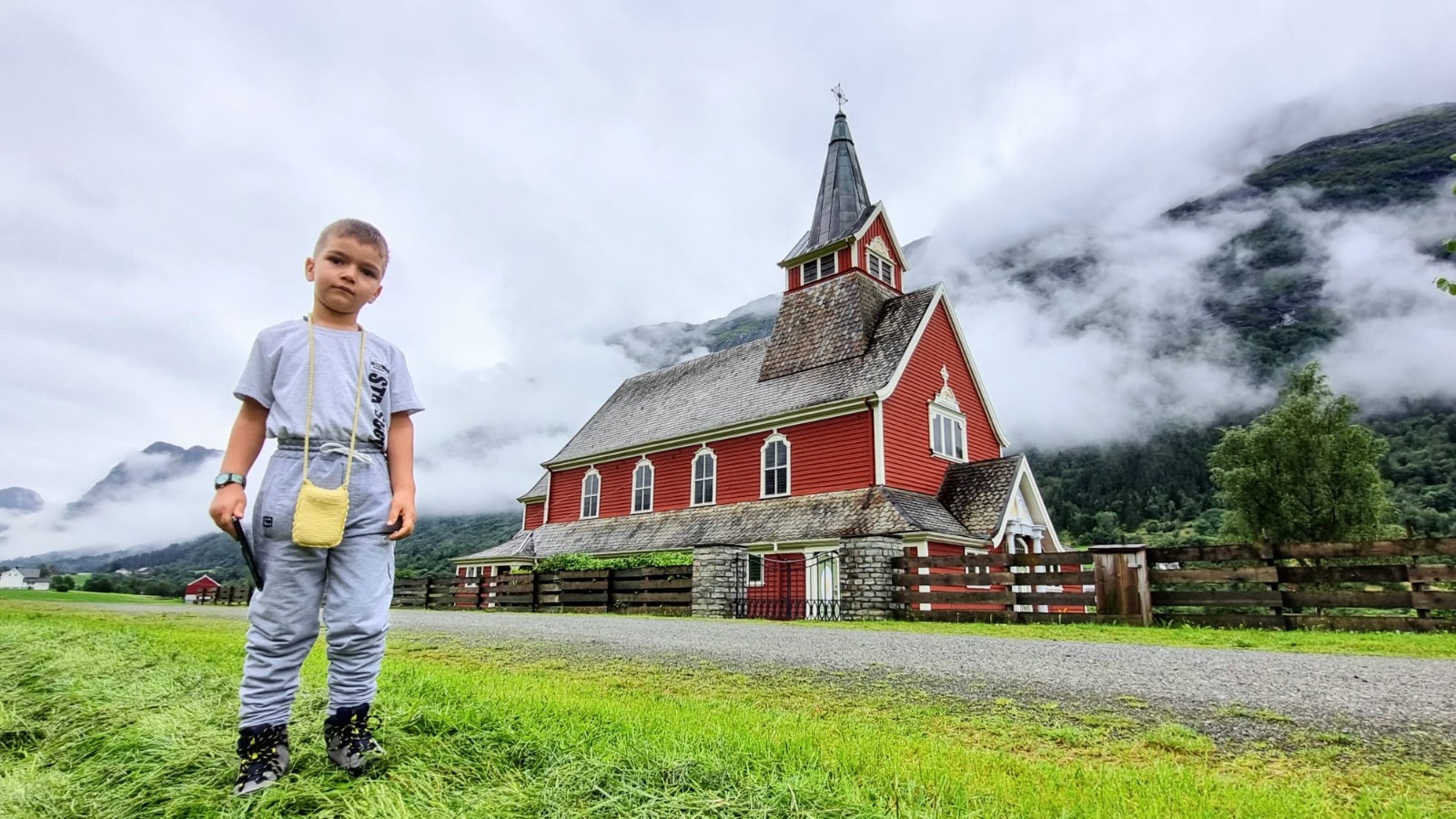 İÇİMİZDEN BİRİ (AYIN KONUĞU)- NİSAN