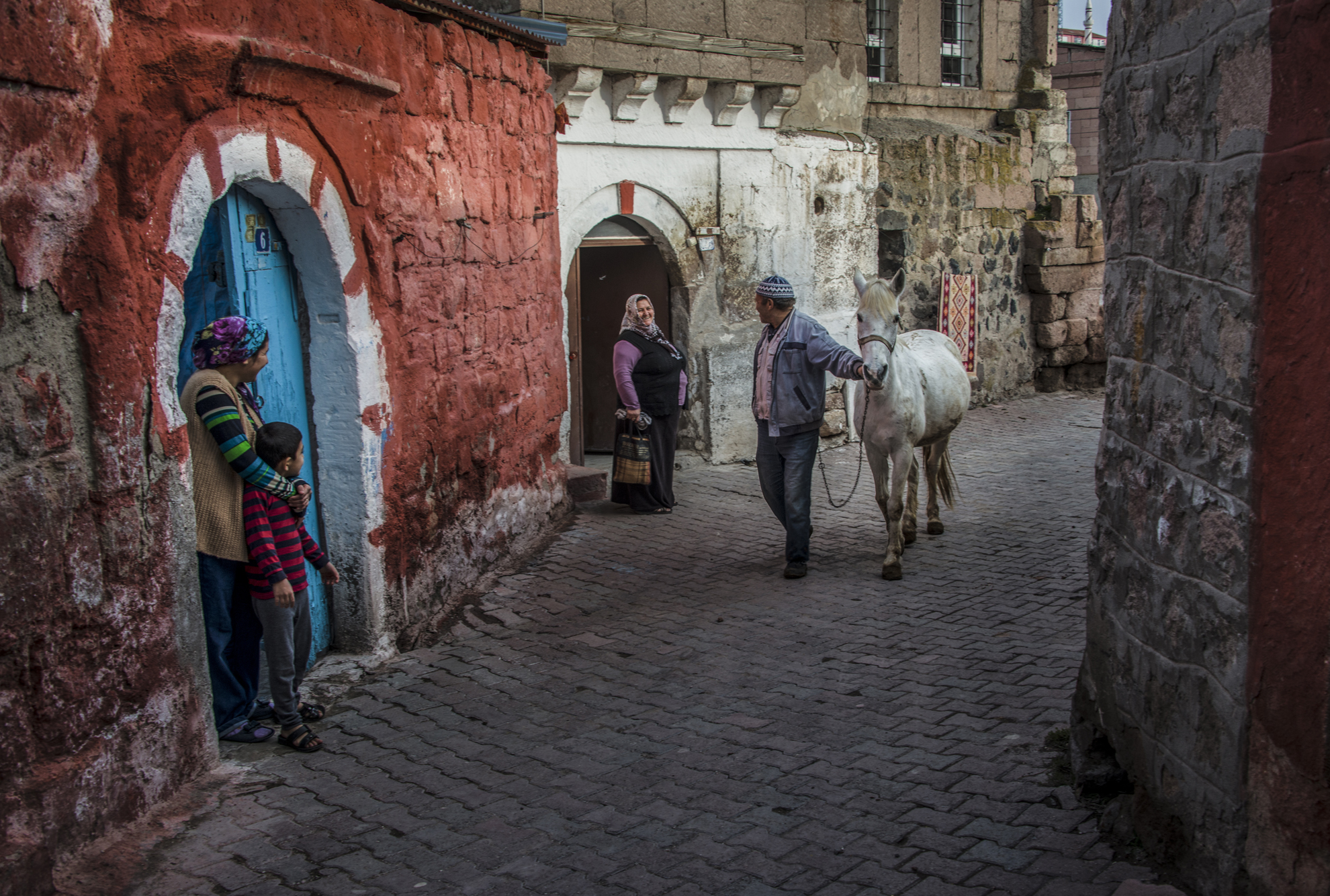 İÇİMİZDEN BİRİ (AYIN KONUĞU)  - AĞUSTOS