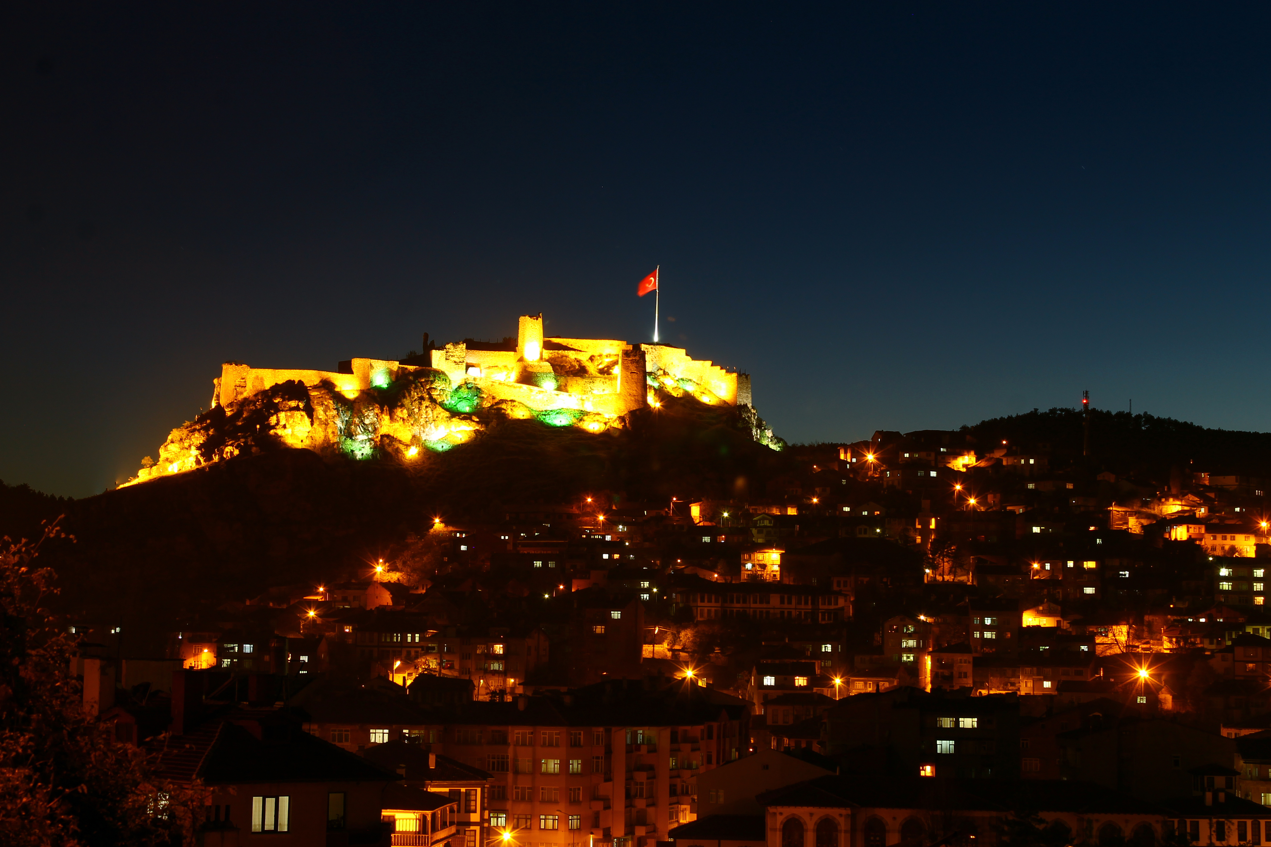 İÇİMİZDEN BİRİ (AYIN KONUĞU) ARALIK